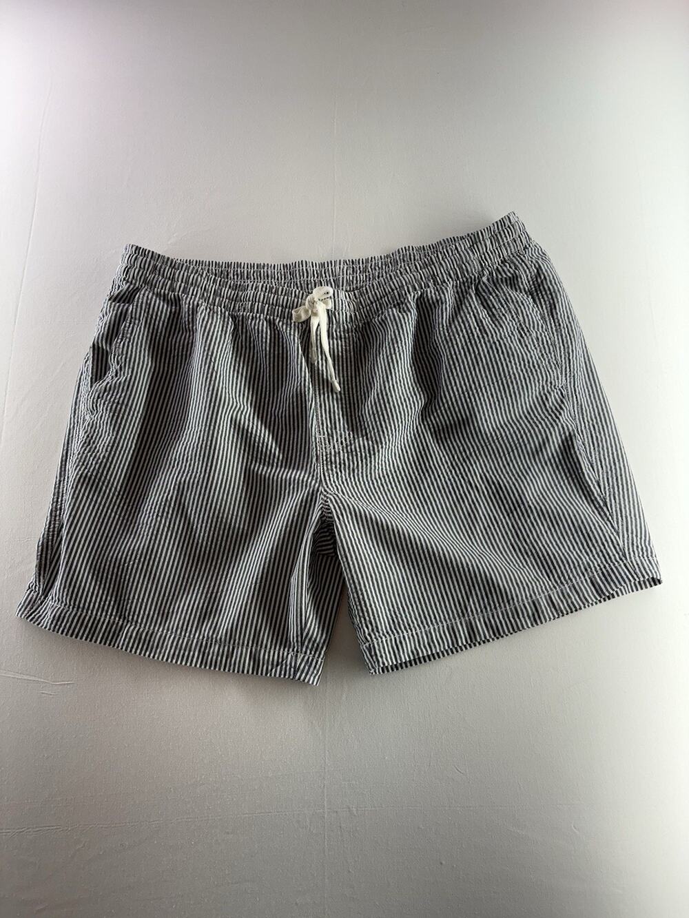 St. John's Bay Men’s Shorts Size 2XL Navy Blue Pinstriped Flat‎ Front Pockets